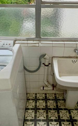 Apartamento à venda com 180m², 3 quartos e 1 vaga Apartamento à venda com 180m², 3 quartos e 1 vagaÁrea de Serviço