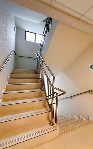 Apartamento para alugar com 70m², 1 quarto e sem vagaEscada
