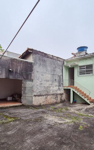 Casa à venda com 439m², 2 quartos e 6 vagas Casa à venda com 439m², 2 quartos e 6 vagasQuintal