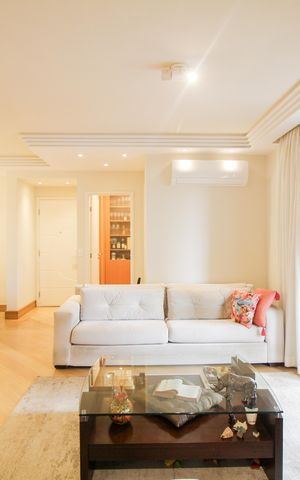 Apartamento à venda com 168m², 4 quartos e 3 vagas Apartamento à venda com 168m², 4 quartos e 3 vagasSala