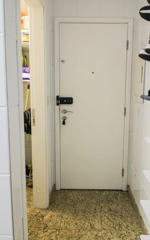 Apartamento à venda com 168m², 4 quartos e 3 vagas Apartamento à venda com 168m², 4 quartos e 3 vagasEntrada de Serviço