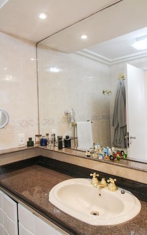 Apartamento à venda com 168m², 4 quartos e 3 vagas Apartamento à venda com 168m², 4 quartos e 3 vagasBanheiro Suíte 1