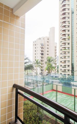 Apartamento à venda com 168m², 4 quartos e 3 vagas Apartamento à venda com 168m², 4 quartos e 3 vagasSuíte 1 - Varanda