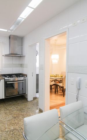 Apartamento à venda com 168m², 4 quartos e 3 vagas Apartamento à venda com 168m², 4 quartos e 3 vagasCozinha