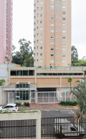 Apartamento à venda com 168m², 4 quartos e 3 vagas Apartamento à venda com 168m², 4 quartos e 3 vagasSuíte 3 - Varanda