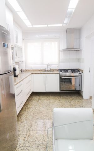 Apartamento à venda com 168m², 4 quartos e 3 vagas Apartamento à venda com 168m², 4 quartos e 3 vagasCozinha