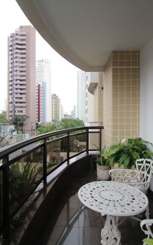 Apartamento à venda com 168m², 4 quartos e 3 vagas Apartamento à venda com 168m², 4 quartos e 3 vagasSala - Varanda