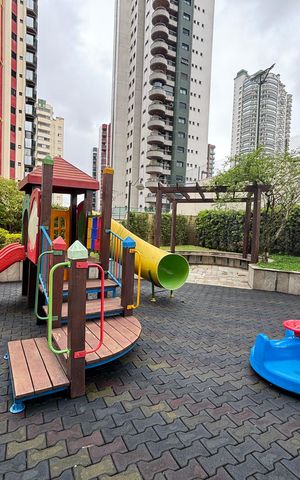 Apartamento à venda com 168m², 4 quartos e 3 vagas Apartamento à venda com 168m², 4 quartos e 3 vagasÁrea comum - Playground