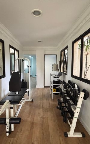 Apartamento à venda com 168m², 4 quartos e 3 vagas Apartamento à venda com 168m², 4 quartos e 3 vagasÁrea comum - Academia