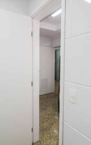 Apartamento à venda com 168m², 4 quartos e 3 vagas Apartamento à venda com 168m², 4 quartos e 3 vagasÁrea de Serviço - Quarto