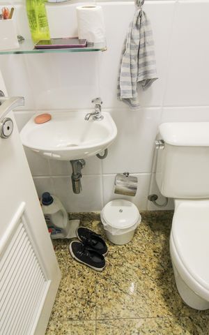 Apartamento à venda com 168m², 4 quartos e 3 vagas Apartamento à venda com 168m², 4 quartos e 3 vagasÁrea de Serviço - Banheiro