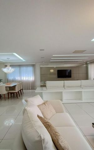 Casa de condomínio à venda com 600m², 4 quartos e 9 vagas Casa de condomínio à venda com 600m², 4 quartos e 9 vagasSala