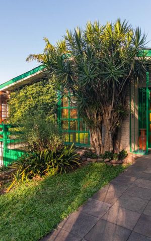 Casa para alugar com 400m², 4 quartos e 4 vagasFachada