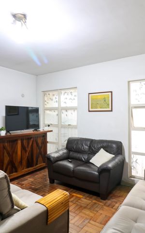 Casa à venda com 180m², 5 quartos e 2 vagas Casa à venda com 180m², 5 quartos e 2 vagasSala