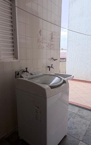 Casa à venda com 250m², 4 quartos e 3 vagas Casa à venda com 250m², 4 quartos e 3 vagasLavanderia