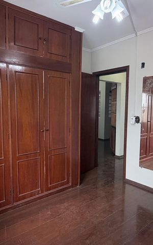 Casa à venda com 250m², 4 quartos e 3 vagas Casa à venda com 250m², 4 quartos e 3 vagasQuarto 2