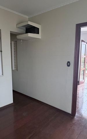 Casa à venda com 250m², 4 quartos e 3 vagas Casa à venda com 250m², 4 quartos e 3 vagasSuíte