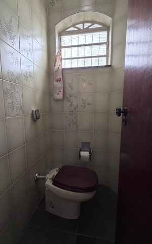 Casa à venda com 250m², 4 quartos e 3 vagas Casa à venda com 250m², 4 quartos e 3 vagasLavabo