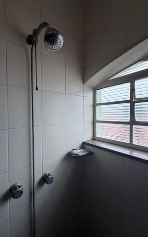Casa à venda com 250m², 4 quartos e 3 vagas Casa à venda com 250m², 4 quartos e 3 vagasBanheiro