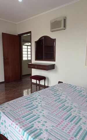 Casa à venda com 250m², 4 quartos e 3 vagas Casa à venda com 250m², 4 quartos e 3 vagasSuíte