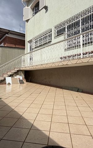 Casa à venda com 250m², 4 quartos e 3 vagas Casa à venda com 250m², 4 quartos e 3 vagasQuintal