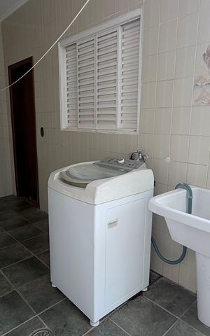 Casa à venda com 250m², 4 quartos e 3 vagas Casa à venda com 250m², 4 quartos e 3 vagasLavanderia