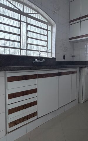 Casa à venda com 250m², 4 quartos e 3 vagas Casa à venda com 250m², 4 quartos e 3 vagasCozinha