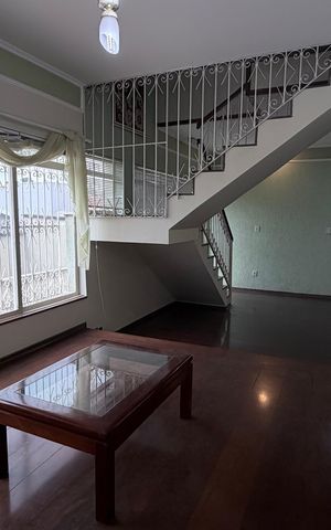 Casa à venda com 250m², 4 quartos e 3 vagas Casa à venda com 250m², 4 quartos e 3 vagasSala de Estar