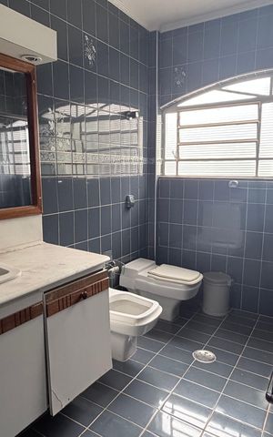 Casa à venda com 250m², 4 quartos e 3 vagas Casa à venda com 250m², 4 quartos e 3 vagasBanheiro da Suíte