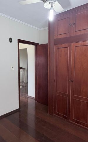 Casa à venda com 250m², 4 quartos e 3 vagas Casa à venda com 250m², 4 quartos e 3 vagasQuarto 3