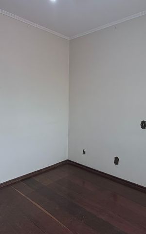 Casa à venda com 250m², 4 quartos e 3 vagas Casa à venda com 250m², 4 quartos e 3 vagasQuarto 2