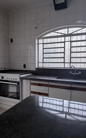 Casa à venda com 250m², 4 quartos e 3 vagas Casa à venda com 250m², 4 quartos e 3 vagasCozinha