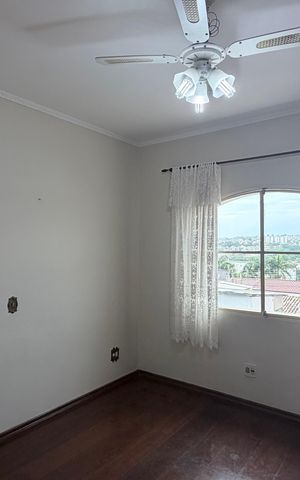 Casa à venda com 250m², 4 quartos e 3 vagas Casa à venda com 250m², 4 quartos e 3 vagasQuarto 2
