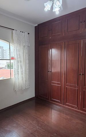 Casa à venda com 250m², 4 quartos e 3 vagas Casa à venda com 250m², 4 quartos e 3 vagasQuarto 2