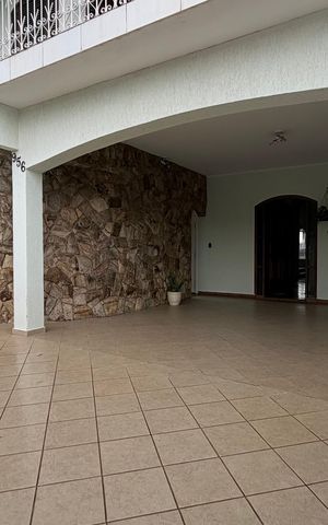 Casa à venda com 250m², 4 quartos e 3 vagas Casa à venda com 250m², 4 quartos e 3 vagasGaragem