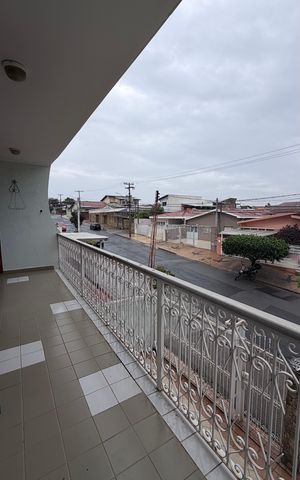 Casa à venda com 250m², 4 quartos e 3 vagas Casa à venda com 250m², 4 quartos e 3 vagasVaranda