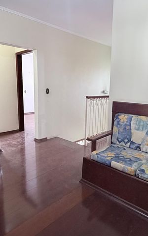 Casa à venda com 250m², 4 quartos e 3 vagas Casa à venda com 250m², 4 quartos e 3 vagasSala Andar Superior