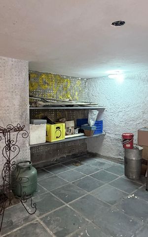 Casa à venda com 250m², 4 quartos e 3 vagas Casa à venda com 250m², 4 quartos e 3 vagasPorão 1
