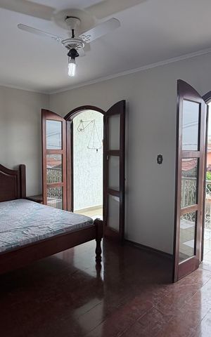 Casa à venda com 250m², 4 quartos e 3 vagas Casa à venda com 250m², 4 quartos e 3 vagasSuíte