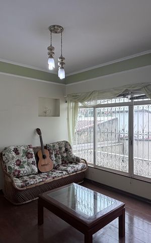 Casa à venda com 250m², 4 quartos e 3 vagas Casa à venda com 250m², 4 quartos e 3 vagasSala de Estar