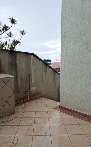 Casa à venda com 250m², 4 quartos e 3 vagas Casa à venda com 250m², 4 quartos e 3 vagasÁrea externa