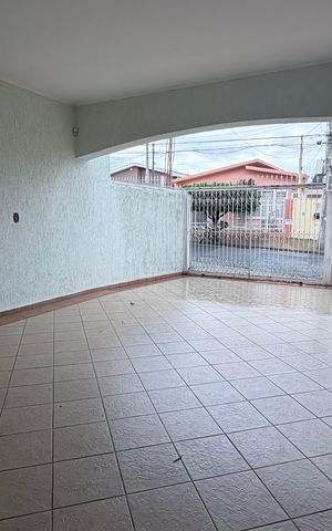 Casa à venda com 250m², 4 quartos e 3 vagas Casa à venda com 250m², 4 quartos e 3 vagasGaragem