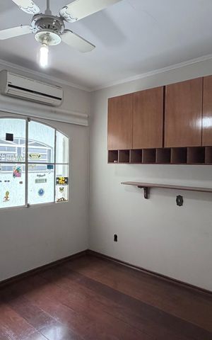 Casa à venda com 250m², 4 quartos e 3 vagas Casa à venda com 250m², 4 quartos e 3 vagasQuarto 3