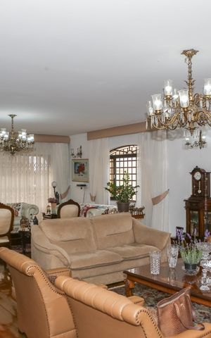 Casa à venda com 787m², 4 quartos e 8 vagas Casa à venda com 787m², 4 quartos e 8 vagasSala