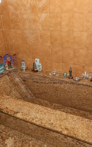 Casa à venda com 787m², 4 quartos e 8 vagas Casa à venda com 787m², 4 quartos e 8 vagasBanheiro da Suíte 1