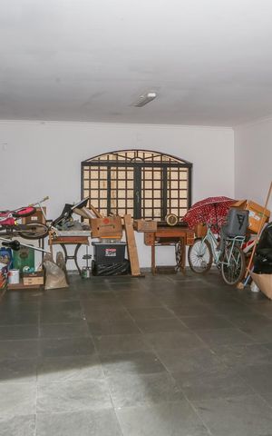 Casa à venda com 787m², 4 quartos e 8 vagas Casa à venda com 787m², 4 quartos e 8 vagasGaragem