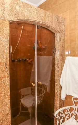 Casa à venda com 787m², 4 quartos e 8 vagas Casa à venda com 787m², 4 quartos e 8 vagasBanheiro da Suíte 1