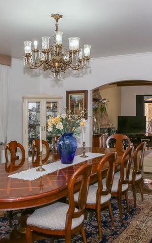 Casa à venda com 787m², 4 quartos e 8 vagas Casa à venda com 787m², 4 quartos e 8 vagasSala de Jantar