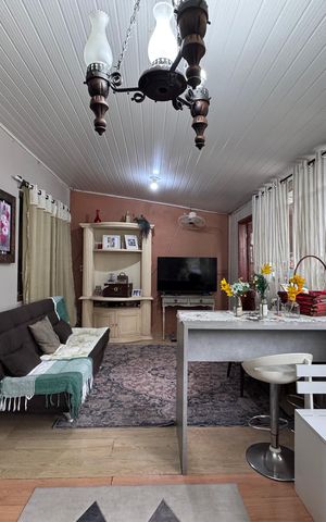 Casa à venda com 200m², 3 quartos e 2 vagas Casa à venda com 200m², 3 quartos e 2 vagassala