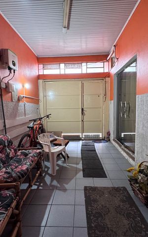 Casa à venda com 200m², 3 quartos e 2 vagas Casa à venda com 200m², 3 quartos e 2 vagasgaragem
